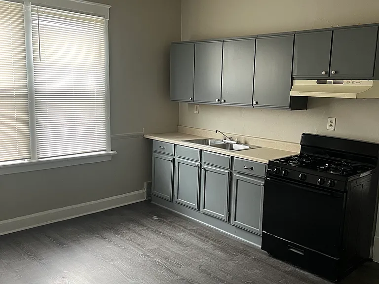 Main photo for 1218 W Madison St #2