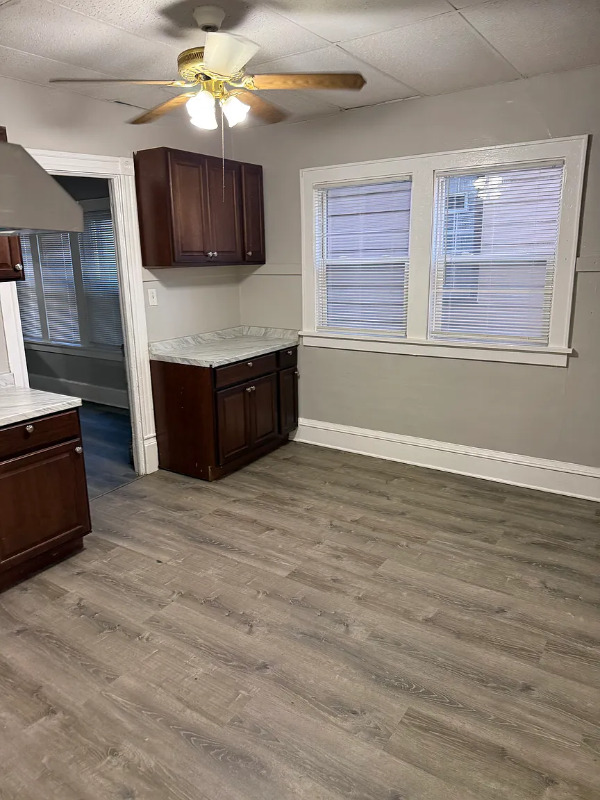 Photo 2 for 2333 W Burnham St #1