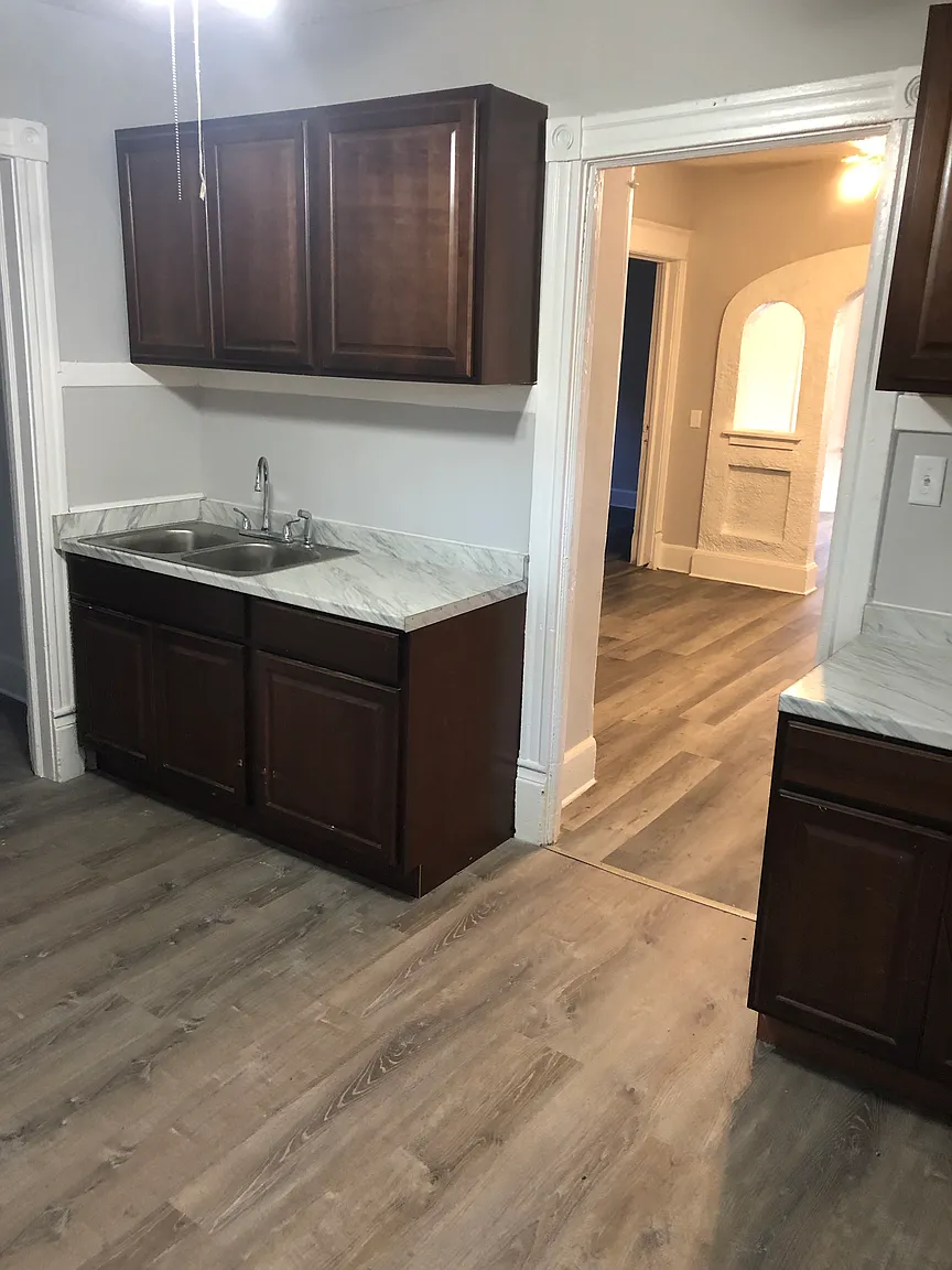 Photo 4 for 2333 W Burnham St #1